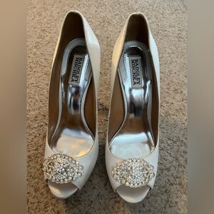 Badgley Mischka Women's Pearl White Peep Toe Heels- Size 8.5M